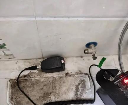 四会屋顶漏水维修公司分享下卫生间漏水的危害及解决方法
